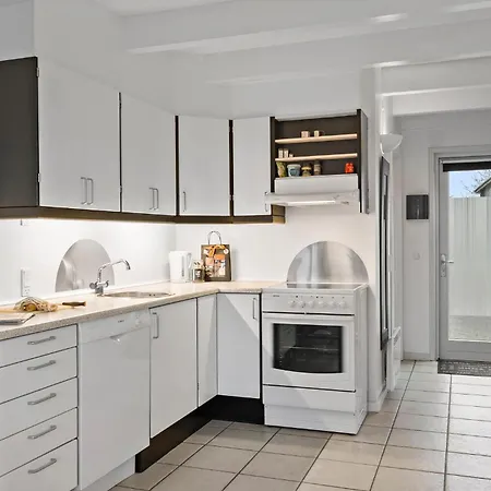 3 Bedroom Gorgeous In Σπίτι διακοπών *